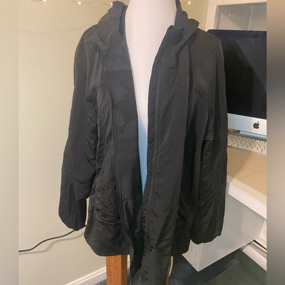 Lululemon jacket - Picture 2 of 3